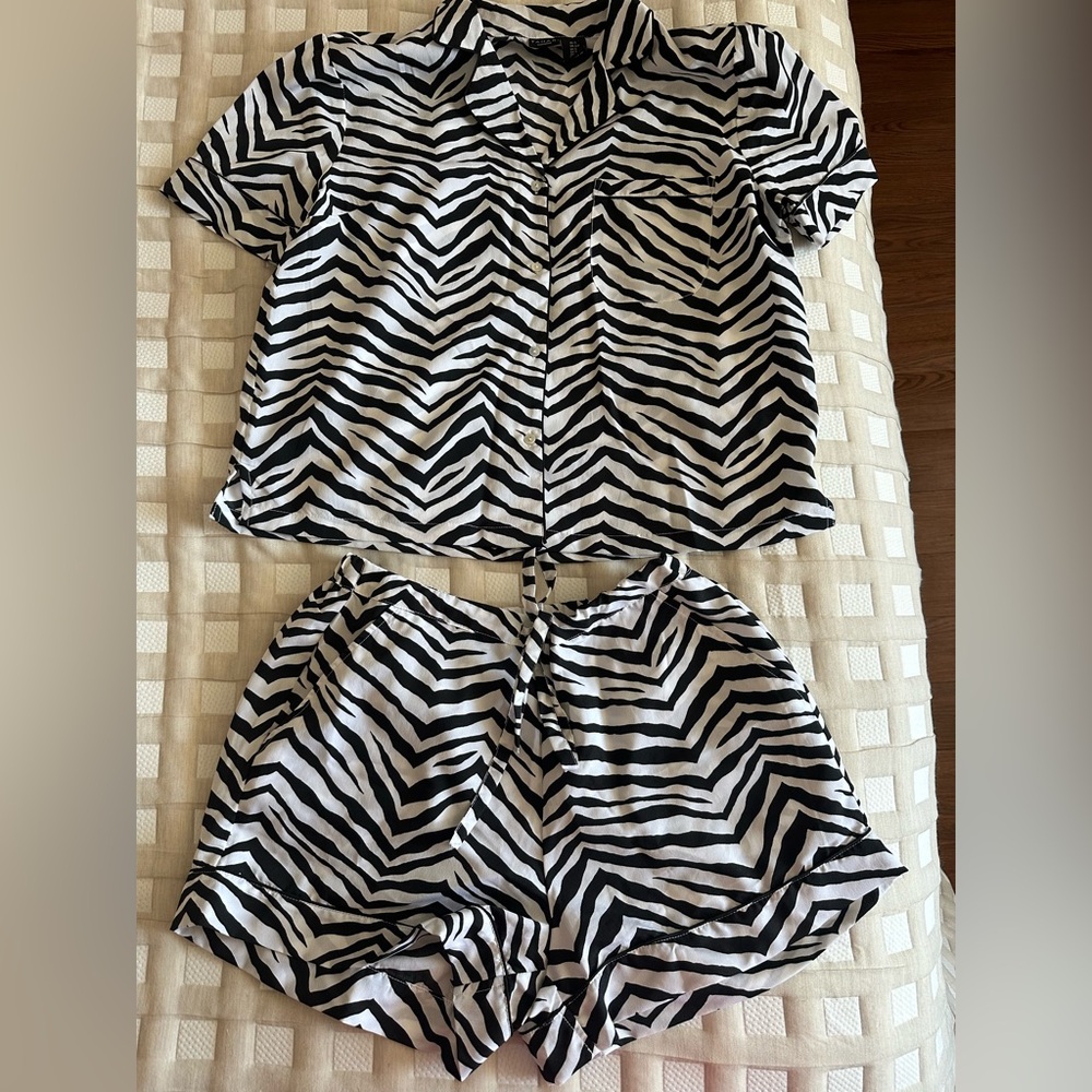 NWOT Tahari Zebra Stripe Pajamas